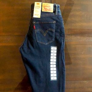 Levi’s Classic Mid-rise Skinny jeans
